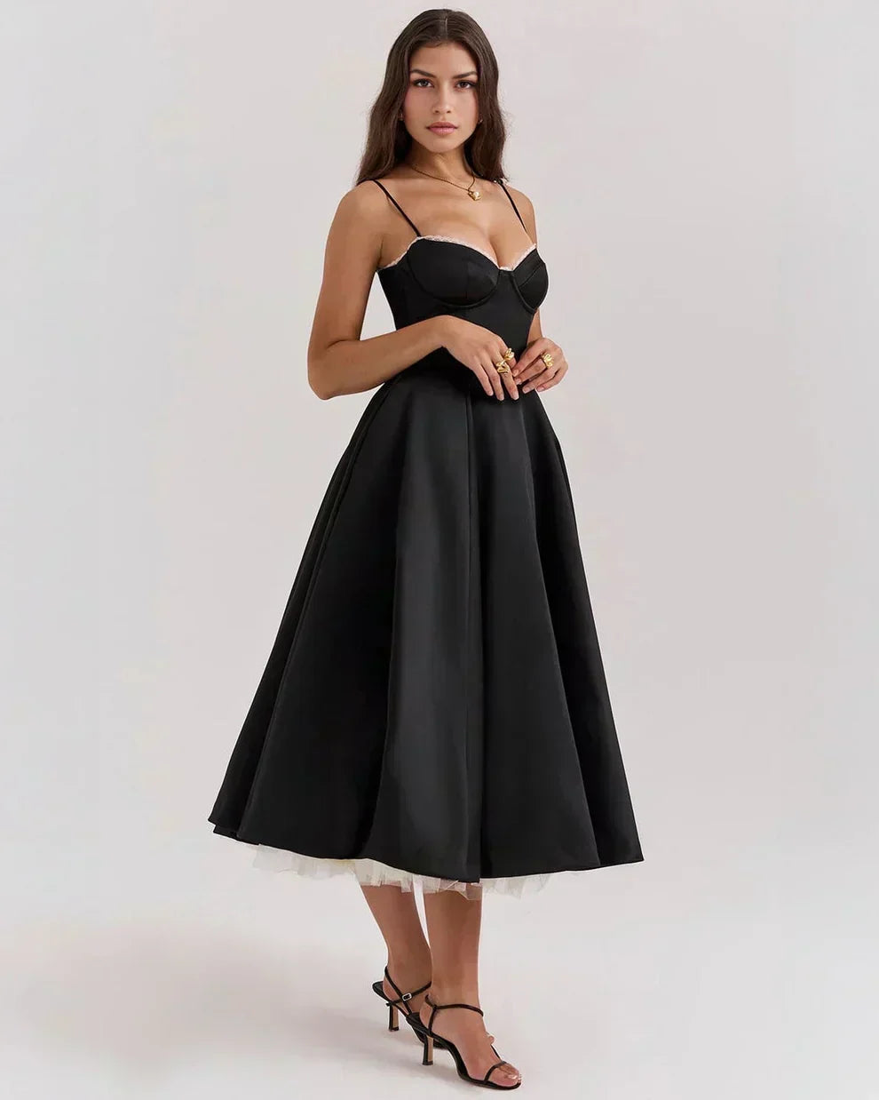 Ausgestelltes Abendkleid